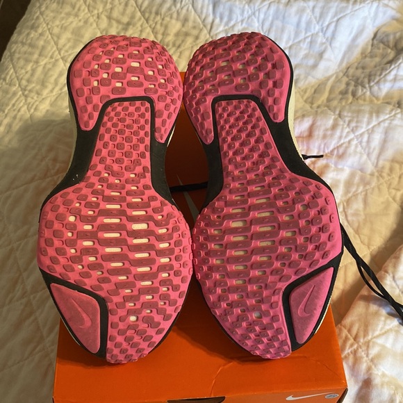 Nike women’s zoomx invincible run 03, size 6 worn once - Picture 5 of 6